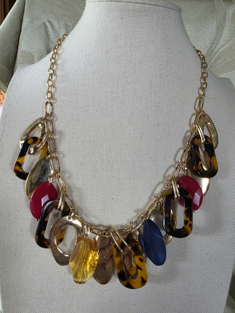 #1168 Macys Gold Chain Statement Necklace W/Tortoiseshell, Navy, Fuchsia Accents